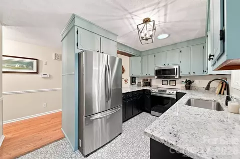 Kitchen - 37 Home Place Ln, Hickory, NC 28601 photo 2 of 5