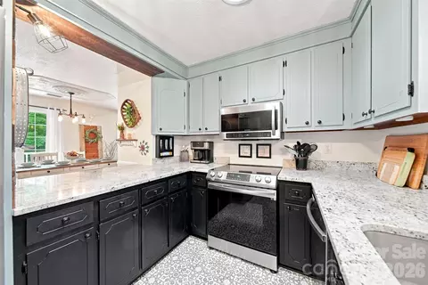 Kitchen - 37 Home Place Ln, Hickory, NC 28601 photo 3 of 5
