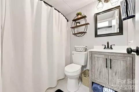 Bath - 37 Home Place Ln, Hickory, NC 28601 photo 2 of 2
