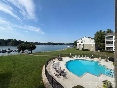 Exterior - 1332 Torrence Cir, Davidson, NC 28036 photo 3 of 8