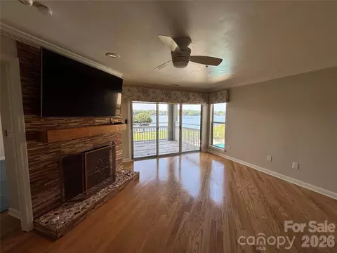 Living - 1332 Torrence Cir, Davidson, NC 28036 photo 7 of 11