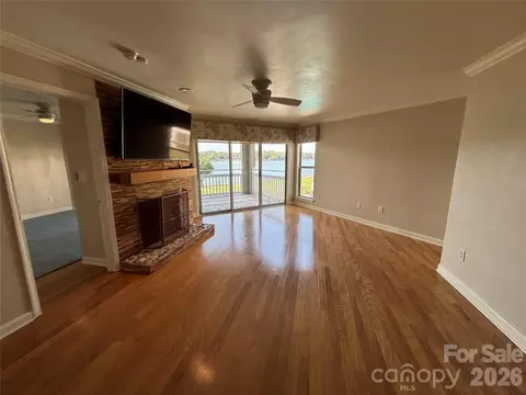 Living - 1332 Torrence Cir, Davidson, NC 28036 photo 8 of 11
