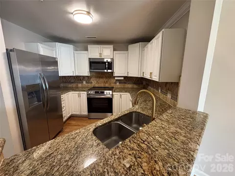 Kitchen - 1332 Torrence Cir, Davidson, NC 28036 photo 1 of 4