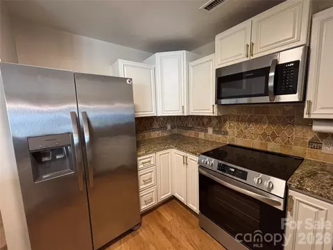 Kitchen - 1332 Torrence Cir, Davidson, NC 28036 photo 4 of 4