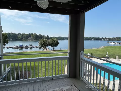Exterior - 1332 Torrence Cir, Davidson, NC 28036 photo 6 of 8