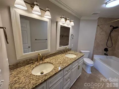 Bath - 1332 Torrence Cir, Davidson, NC 28036 photo 2 of 5