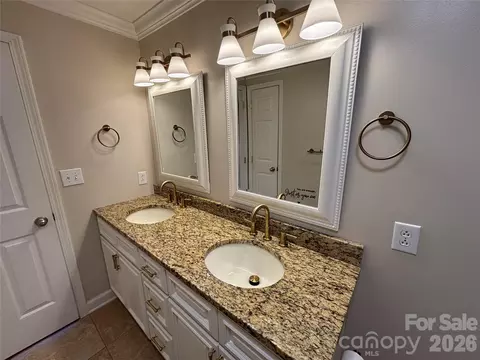 Bath - 1332 Torrence Cir, Davidson, NC 28036 photo 1 of 5