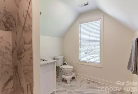 Bath - 4413 Holly Ne Cir NE, Conover, NC 28613 photo 8 of 9