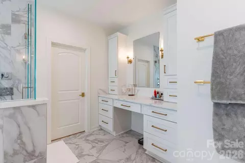 Bath - 4413 Holly Ne Cir NE, Conover, NC 28613 photo 4 of 9