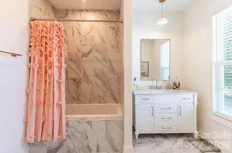 Bath - 4413 Holly Ne Cir NE, Conover, NC 28613 photo 6 of 9
