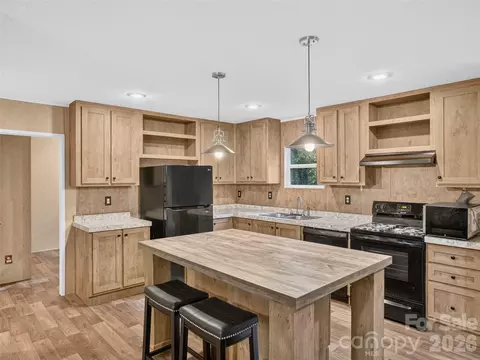 Kitchen - 117 Eade Rd, Etowah, NC 28729 photo 2 of 3