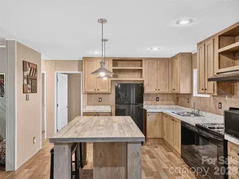 Kitchen - 117 Eade Rd, Etowah, NC 28729 photo 1 of 3