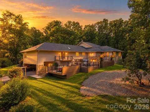 625 Echo Valley Dr, Bryson City, NC 28713