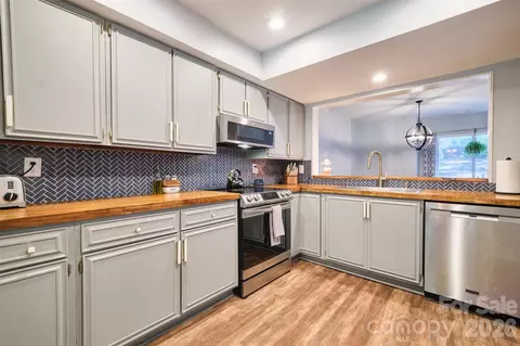 Kitchen - 34 Old Post Rd, Lake Wylie, SC 29710 photo 4 of 4