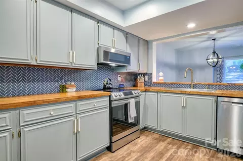 Kitchen - 34 Old Post Rd, Lake Wylie, SC 29710 photo 3 of 4