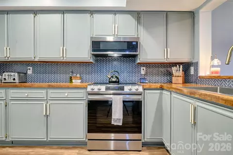 Kitchen - 34 Old Post Rd, Lake Wylie, SC 29710 photo 2 of 4