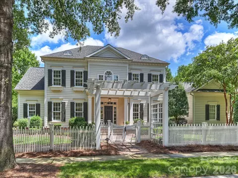 9314 Heydon Hall Cir, Charlotte, NC 28210