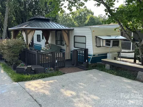 142 Cardinal Ave, New London, NC 28127