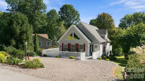 65 Airish Ln, Waynesville, NC 28785