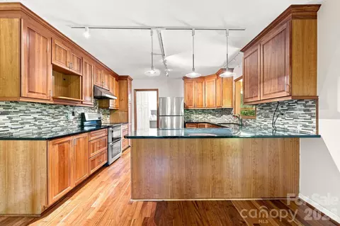 Kitchen - 19317 Davidson Concord Rd, Davidson, NC 28036 photo 1 of 2