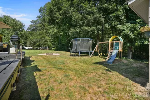 Exterior - 2428 Side Ln, Conover, NC 28613 photo 4 of 5