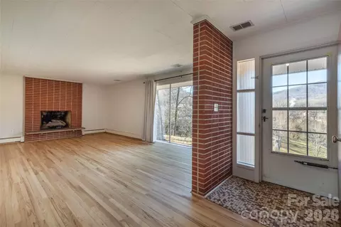 Living - 223 Cherry St, Sylva, NC 28779 photo 4 of 8