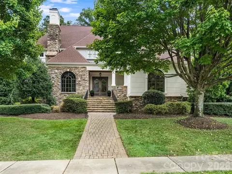 6323 Saint Stephen Ln, Charlotte, NC 28210