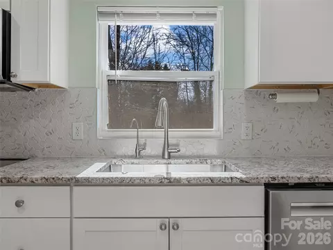 Kitchen - 435 Thermal View Dr, Tryon, NC 28782 photo 3 of 4