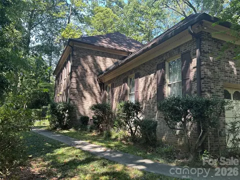 101 Medearis Dr, Charlotte, NC 28211