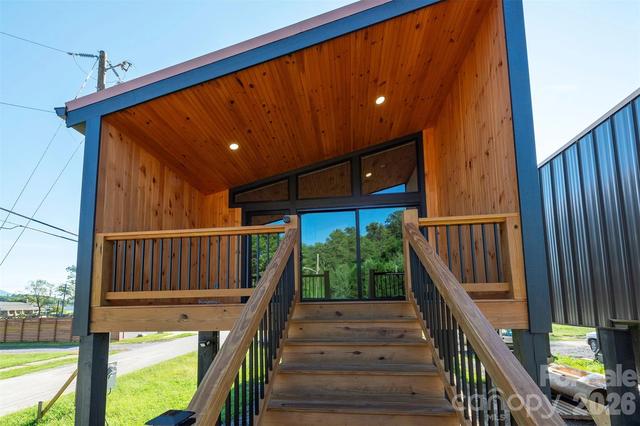 73 W Mitchell St, Old Fort, NC 28762