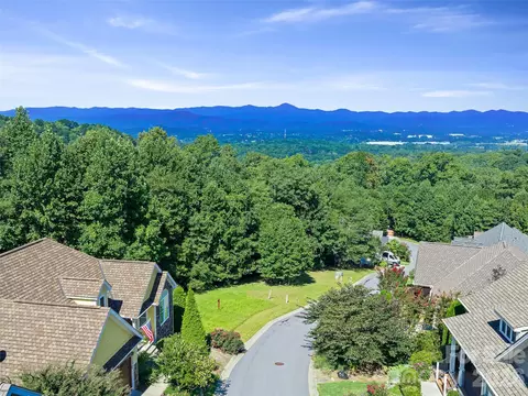 95 Deep Valley Ln, Hendersonville, NC 28791