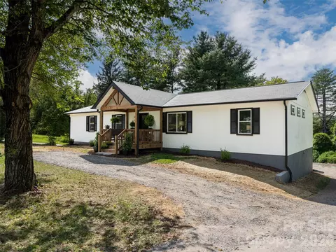 21 W Chapel Rd, Asheville, NC 28803
