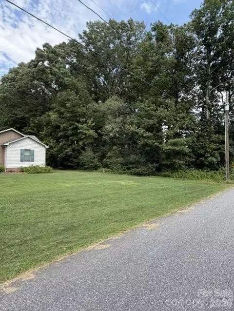 809 2nd Se St SE, Conover, NC 28613 photo 5