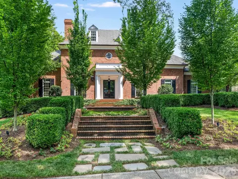 1811 Queens W Rd W, Charlotte, NC 28207