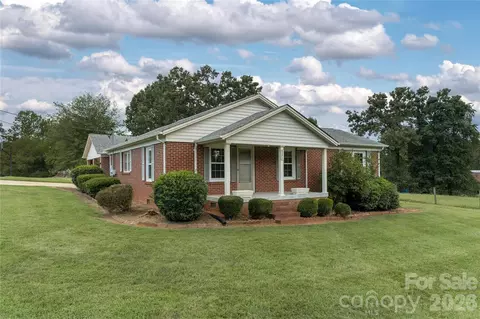 5271 Harris Farm Rd, Hickory, NC 28602