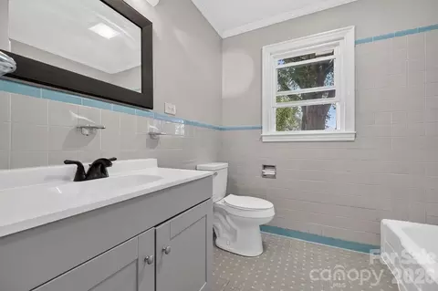 Bath - 425 Roberts St, Salisbury, NC 28144 photo 2 of 4