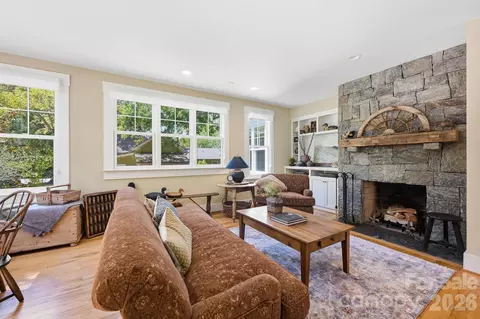 Living - 415 Goodrum St, Davidson, NC 28036 photo 1 of 3