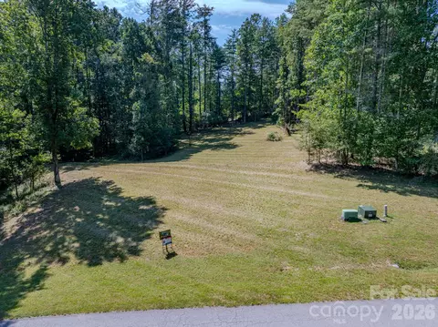 92 Crystal Heights Dr, Hendersonville, NC 28739