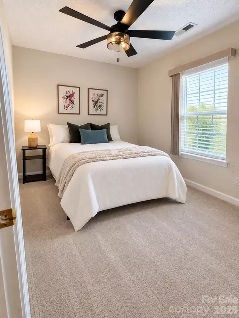 1980 8th Street Se Ln SE, Hickory, NC 28602