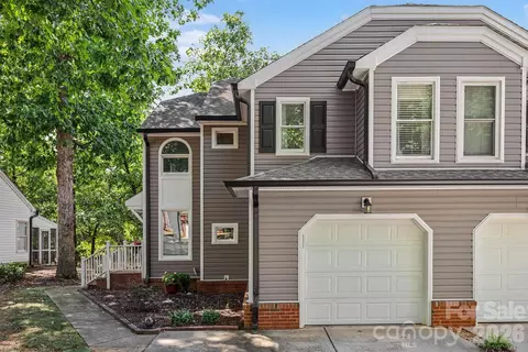 8609 Fox Chase Ln, Charlotte, NC 28269