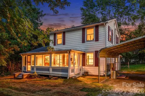 35 Blade Rd, Hendersonville, NC 28791