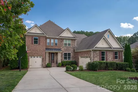 105 Highclere Dr, Waxhaw, NC 28173