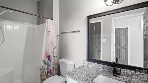 Bath - 19942 Oak Leaf Cir, Cornelius, NC 28031 photo 1 of 1