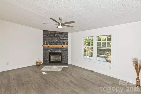 Living - 13 Cattail Dr, Sylva, NC 28779 photo 6 of 8