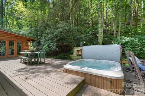 Exterior - 982 Jakes Mountain Rd, Deep Gap, NC 28618 photo 7 of 10