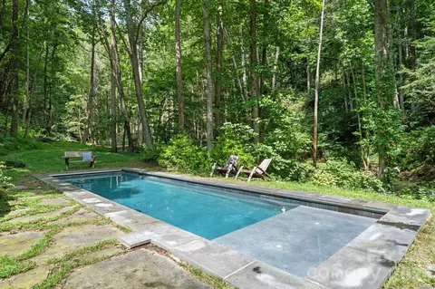 Exterior - 982 Jakes Mountain Rd, Deep Gap, NC 28618 photo 6 of 10