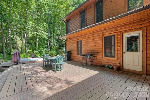 Exterior - 982 Jakes Mountain Rd, Deep Gap, NC 28618 photo 5 of 10