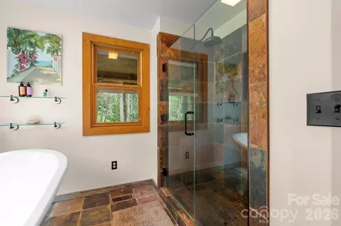 Bath - 982 Jakes Mountain Rd, Deep Gap, NC 28618 photo 3 of 4