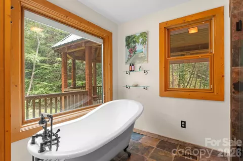 Bath - 982 Jakes Mountain Rd, Deep Gap, NC 28618 photo 2 of 4