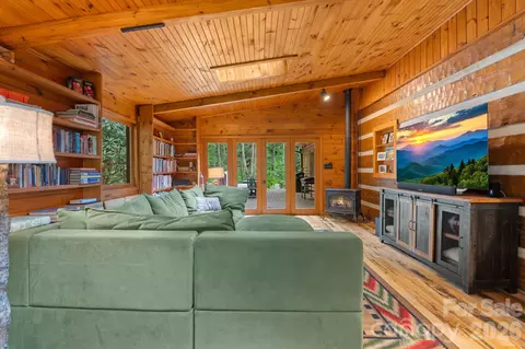 Living - 982 Jakes Mountain Rd, Deep Gap, NC 28618 photo 3 of 3